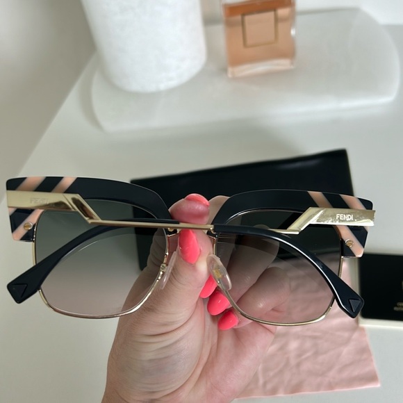 FENDI Sunglasses 🕶️ - Picture 2 of 3